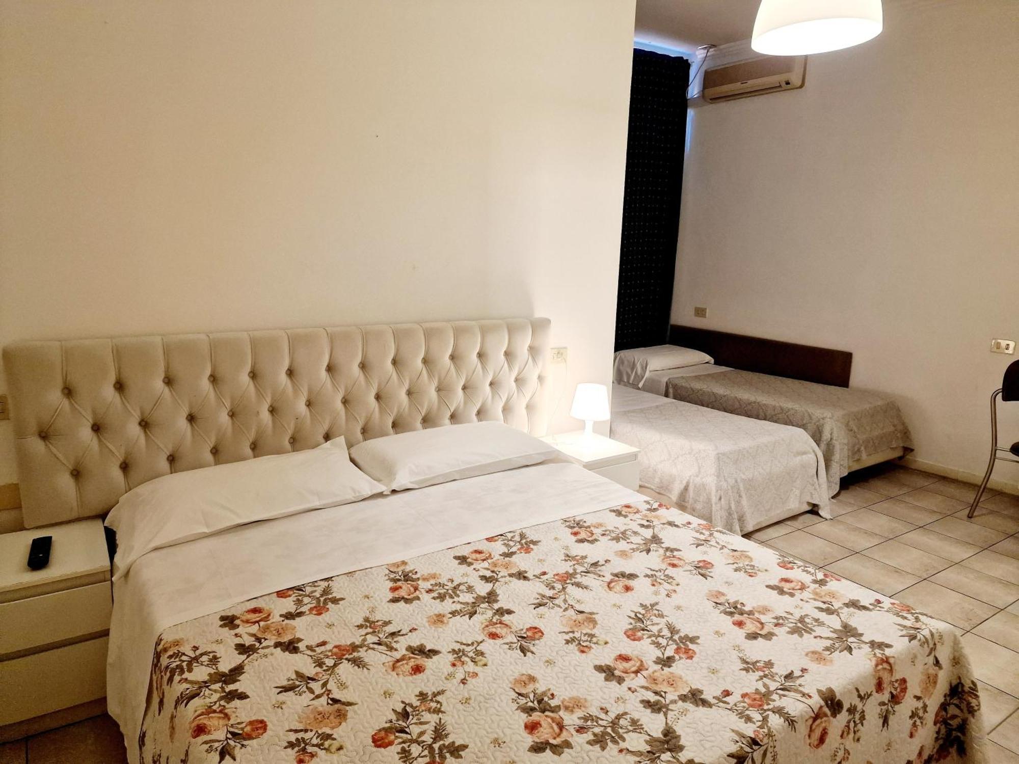 Youth 2000 Hotel 2*