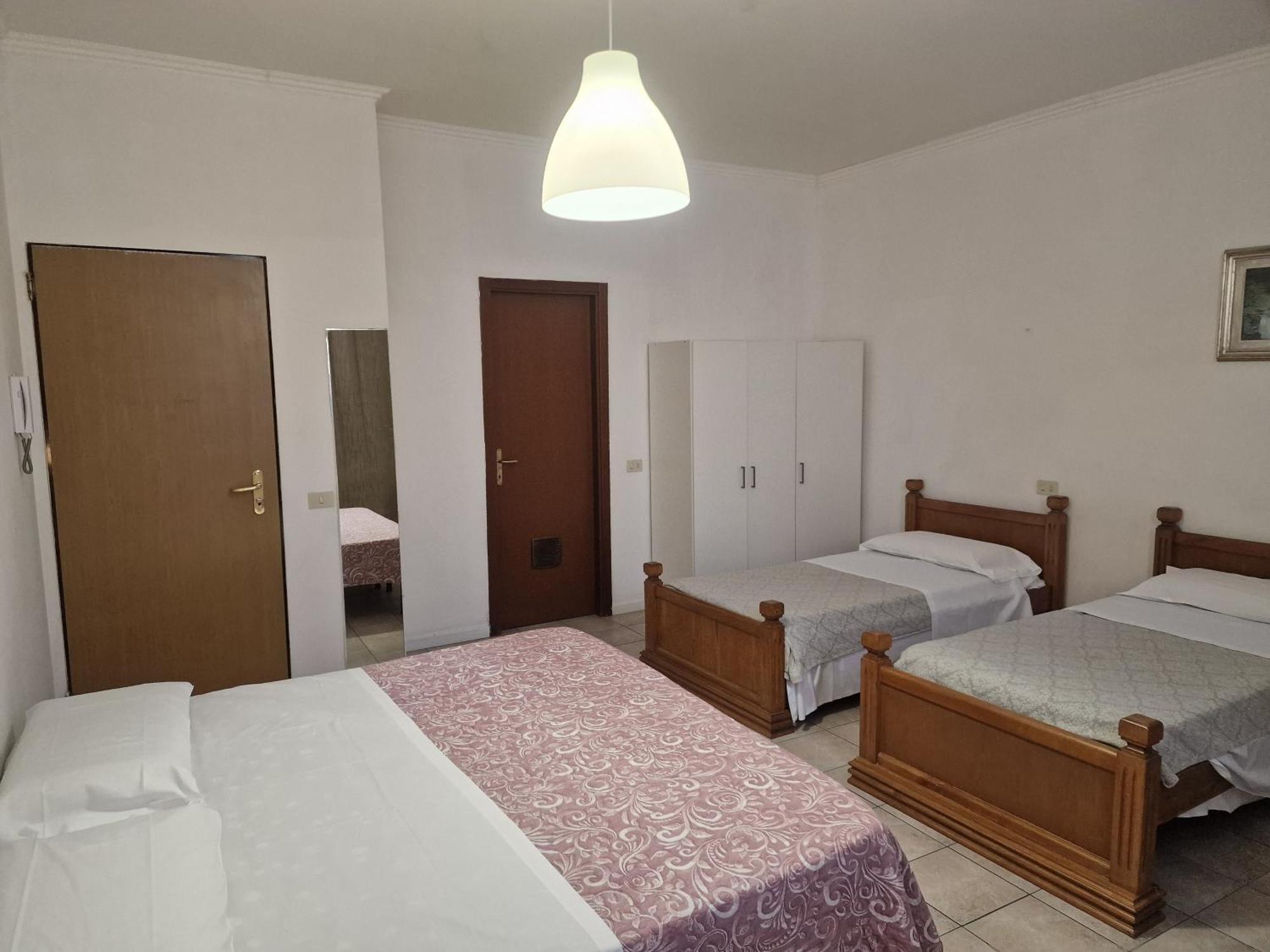 Youth 2000 Hotel 2*