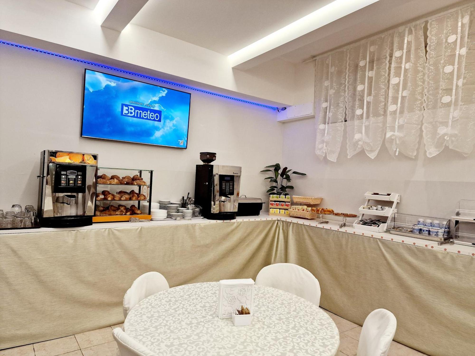 Youth 2000 Hotel