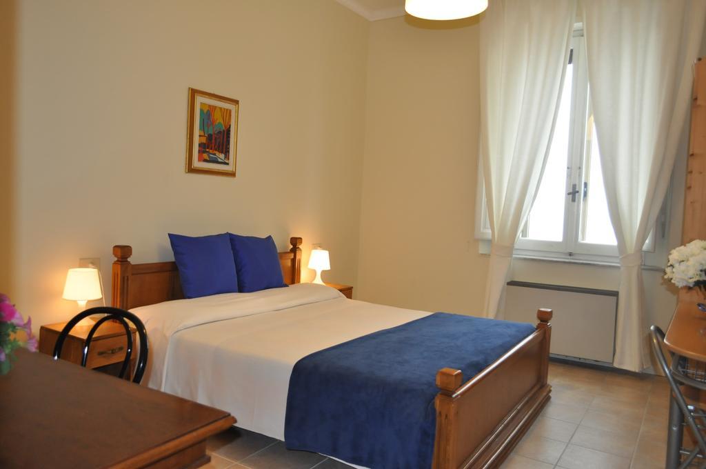 Youth 2000 Hotel 2*